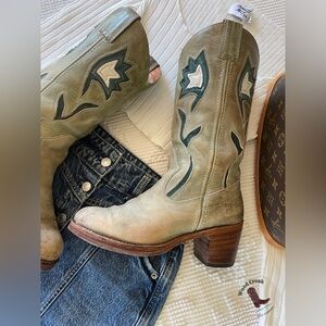 FRYE | Sabrina Flower Campus Boots